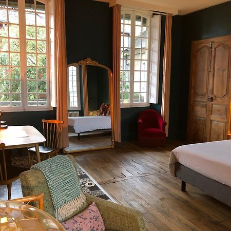 La Maison Aux Murs Anciens Et Ses Chambres 塔布 外观 照片