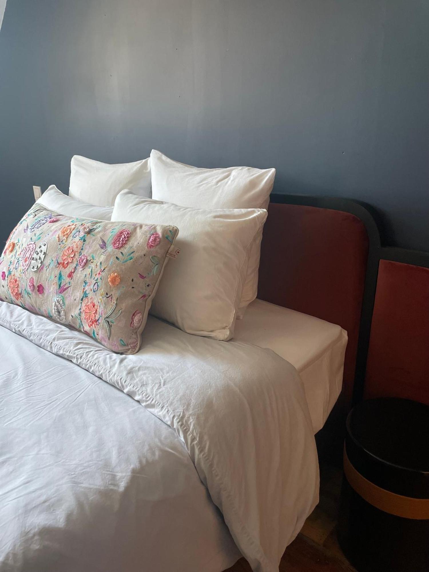La Maison Aux Murs Anciens Et Ses Chambres 塔布 外观 照片