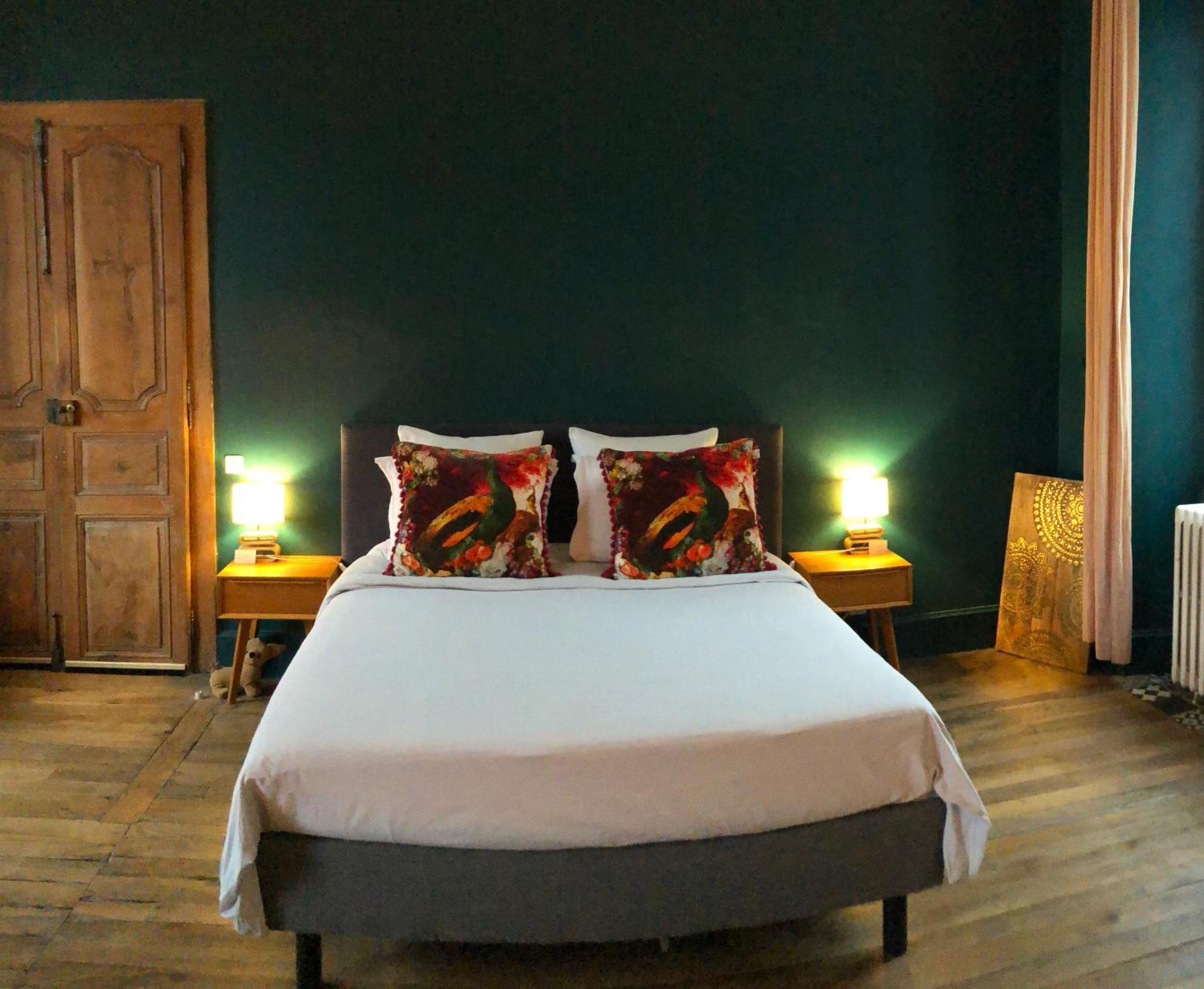 La Maison Aux Murs Anciens Et Ses Chambres 塔布 外观 照片